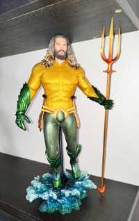 Vând figurina Aquaman by Hot Toys