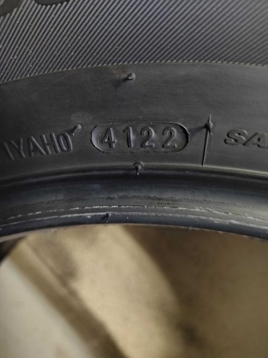 Anvelope vara 215/65/17 99v kumho 300 lei 2 buc.