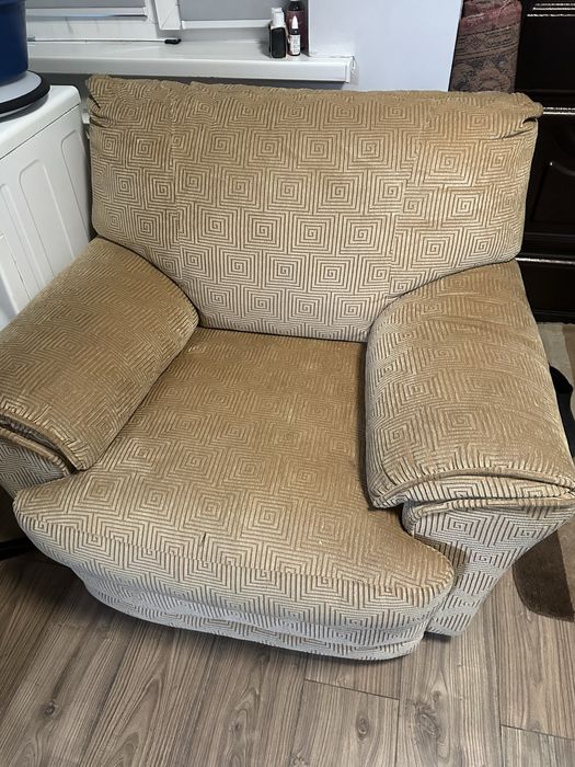 Диван с двумя креслами