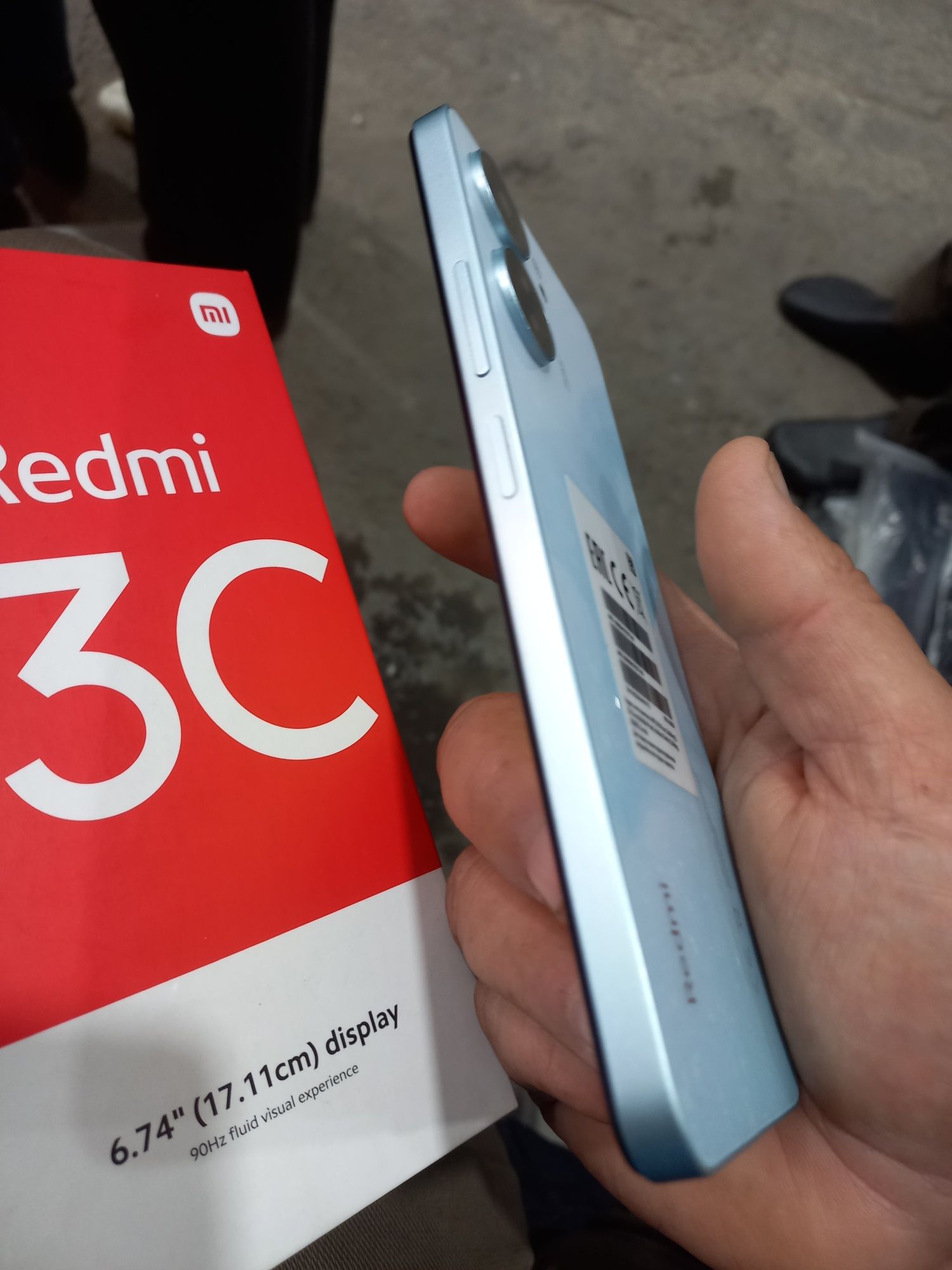 Redmi 13C 256GB hotirasi 8GB aperativka holati yangi tiniq ideal .
