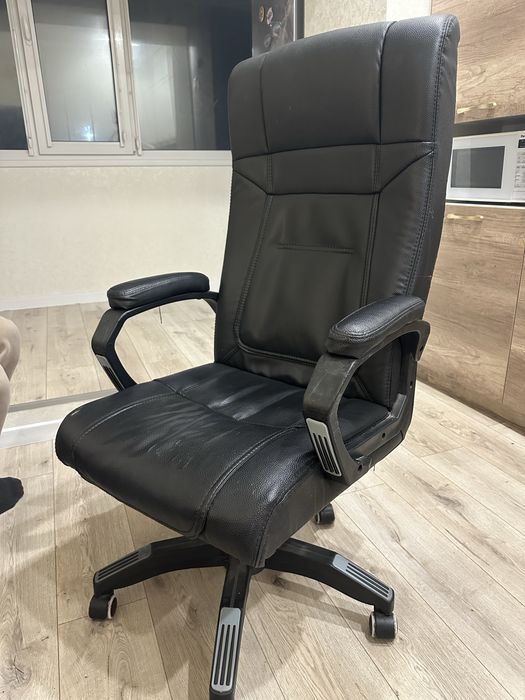 Стул офисный продам