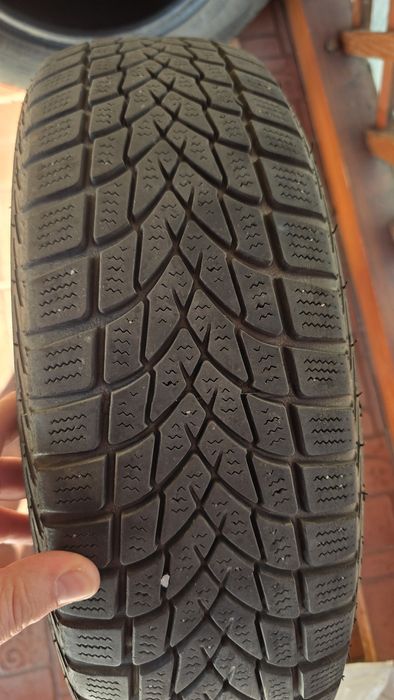 Vand 50 lei/buc 4 anvelope IARNA 175 65 15 + capace cadou r15