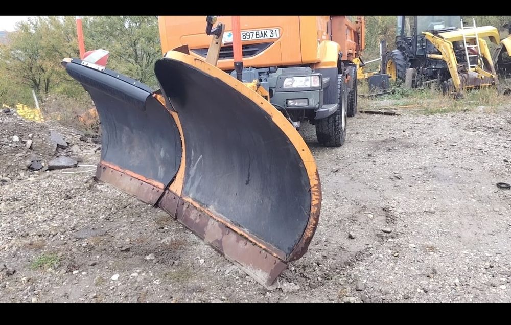 Lama deszapezire Unimog în V