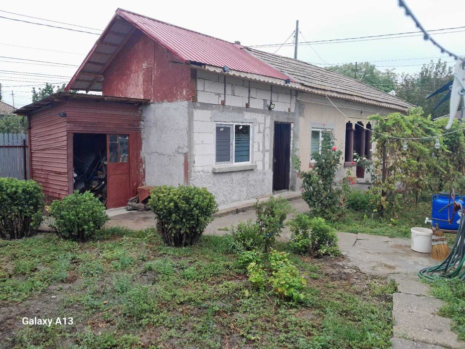 Proprietar vand casa batraneasca locuibila REZERVATA