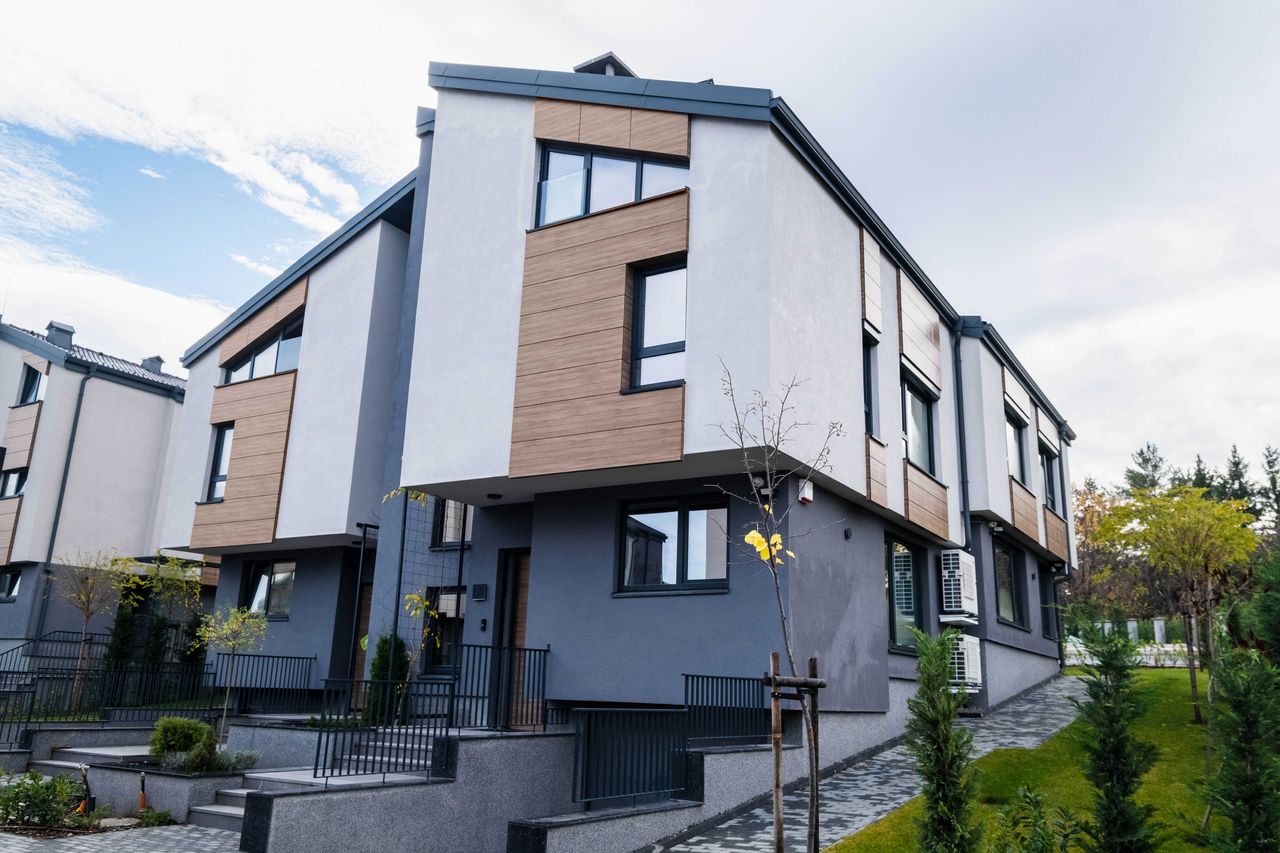 Продава се Къща в София, Център - 460 кв.м за 2714 €/кв.м - Снимка #16