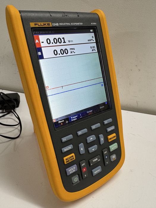 Fluke 124B osciloscop