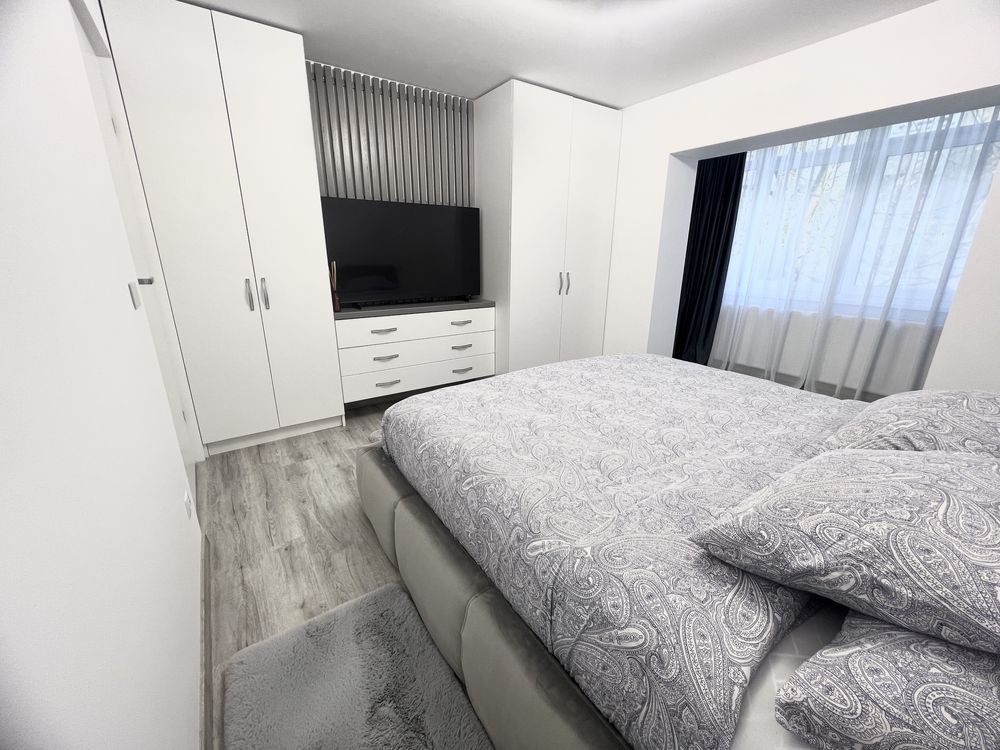 Vand Apartament 2 camere lux complet renovat si utilat ,Proprietar