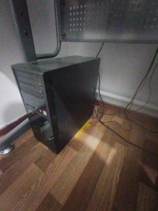 Компьютерный блок Windows 7 . Монитор, клавиатура, мышь (рабочее)