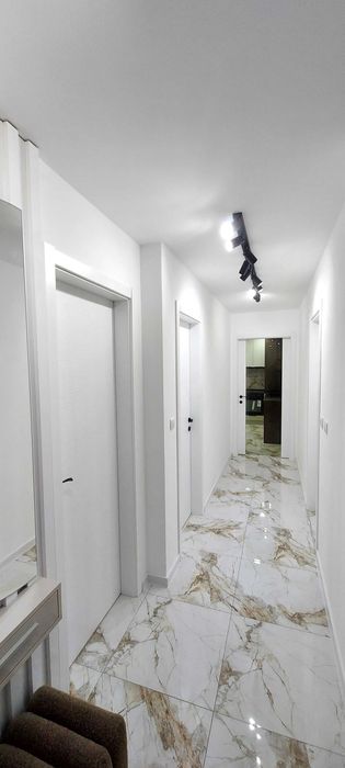 Дава се под наем Тристаен апартамент в Шумен, Тракия - 90 кв.м за 612 € - Снимка #5