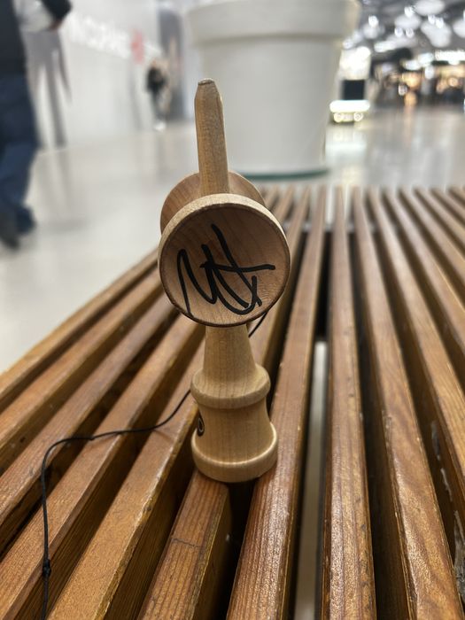 Vand kendama maze semnata de Xremus