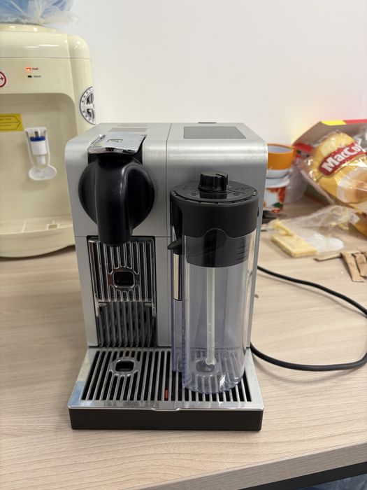 Кофемашина Delonghi Nespresso