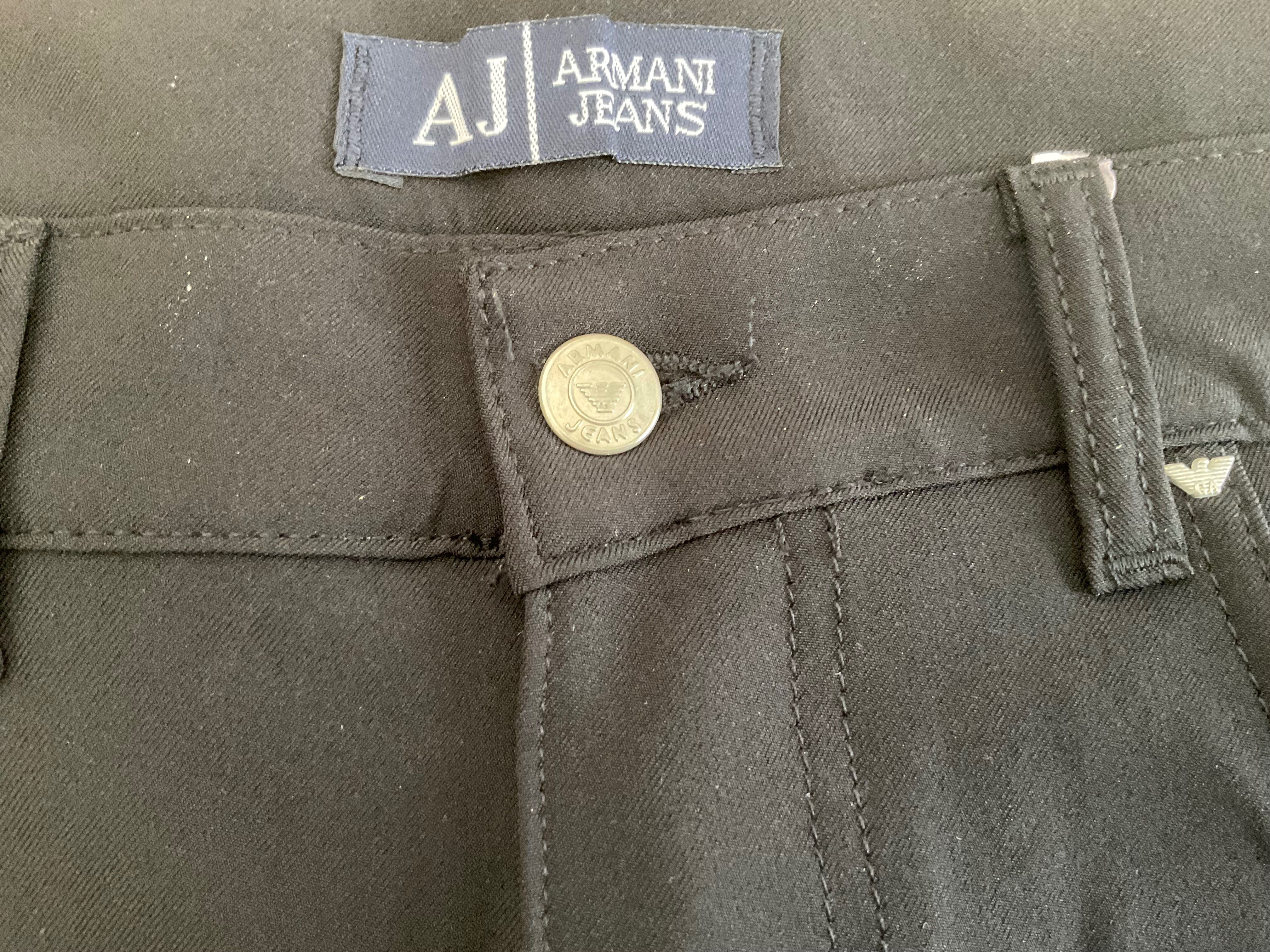 Дънки Armani, J33, Милано, Италия.