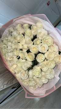 Свежые цветы (белые розы)