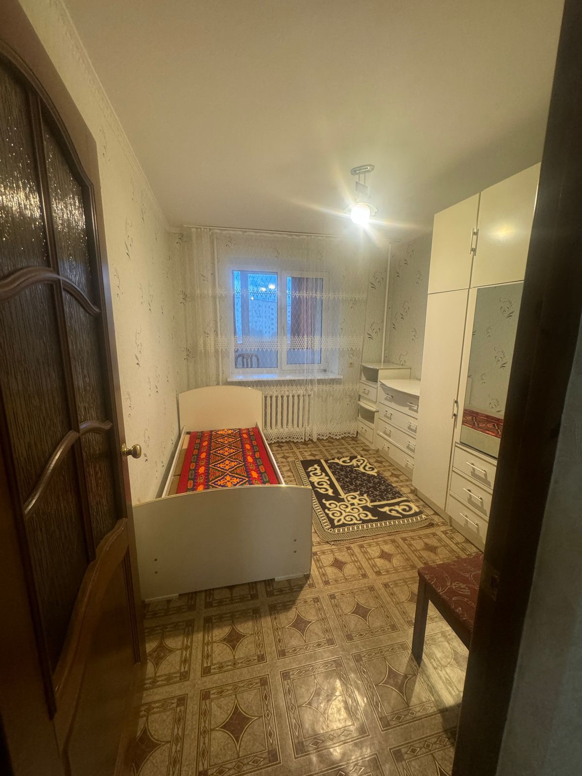 Продам 3 ком.кв., 12 мкр , 5/9, дом кирпичный