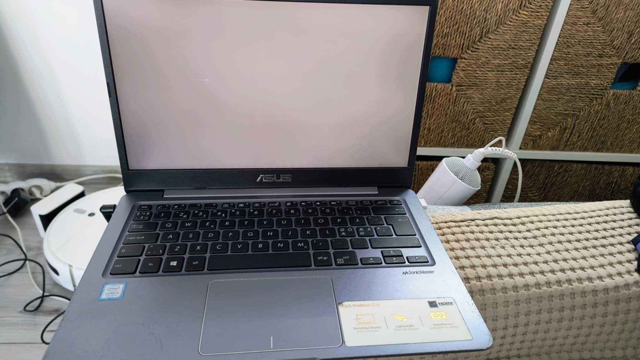 LAptop Asus i3 gen8 URGENT - IMPECABIL