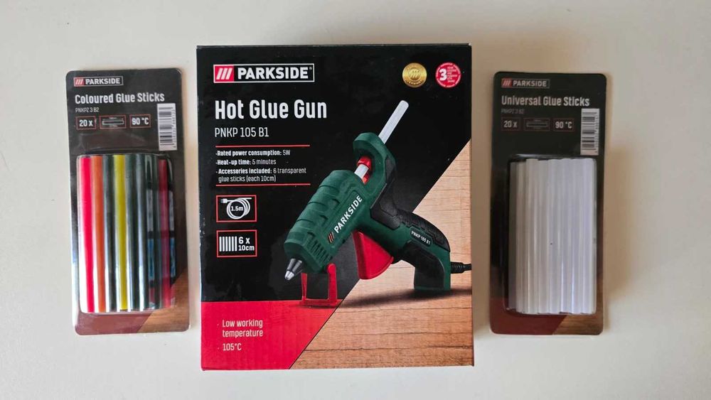 Pistol lipit cu adeziv la cald + 40 batoane adeziv colorate si albe