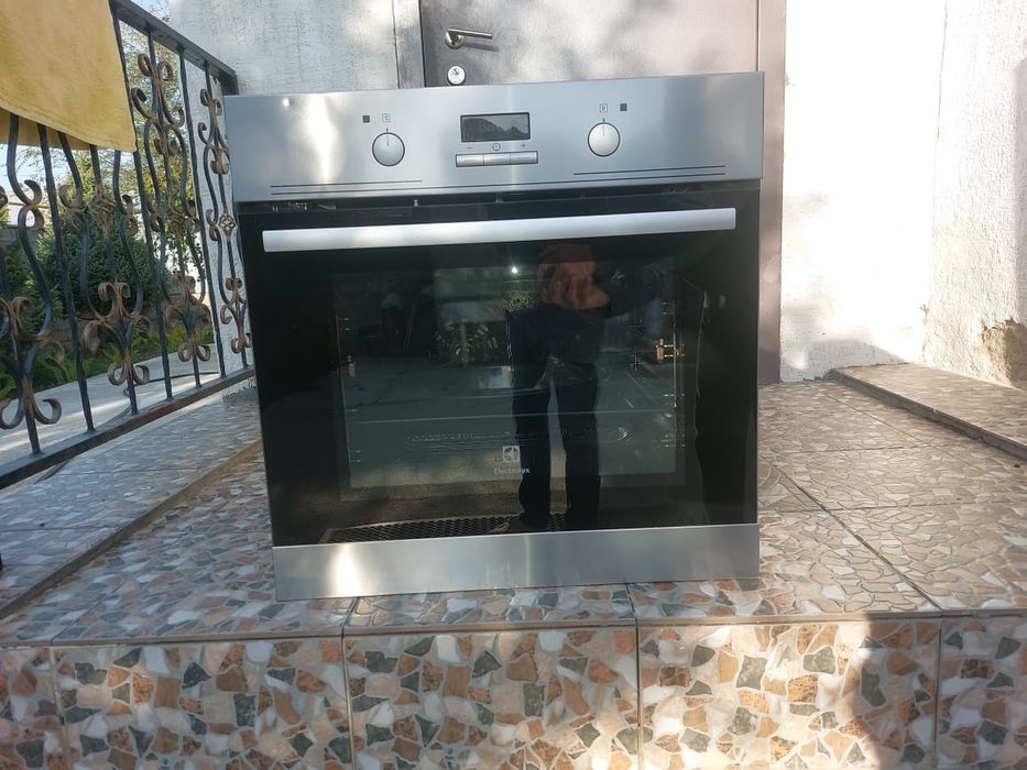 Продам духовой шкаф Electrolux EZB 53430 AX. Б/у, в отличном состоянии