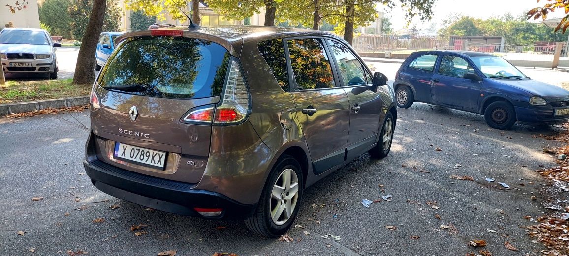 Продавам renault scenic 3       .2012 година