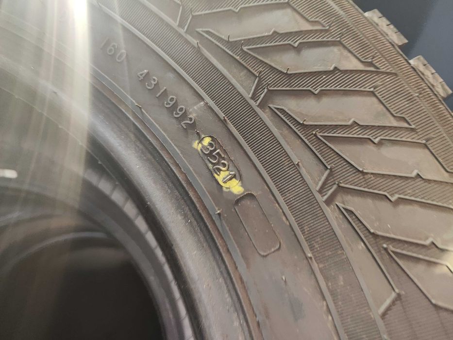 2бр.зимни гуми 225/75/16C Nokian