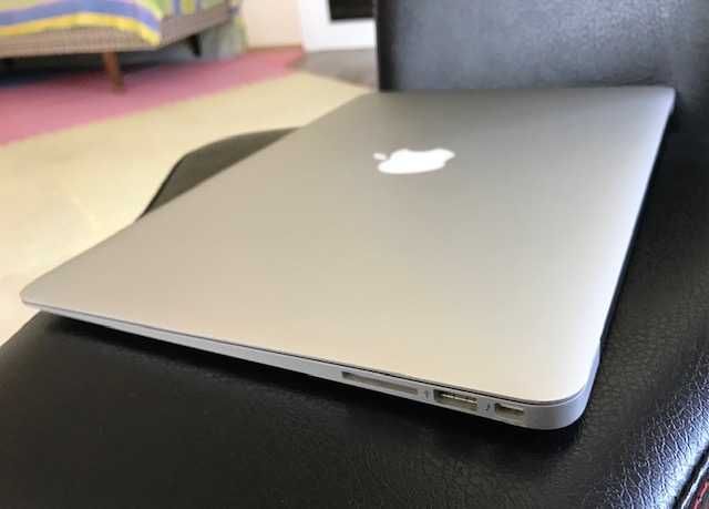 Macbook Air 13-inch 256GB 4GB Ram i5