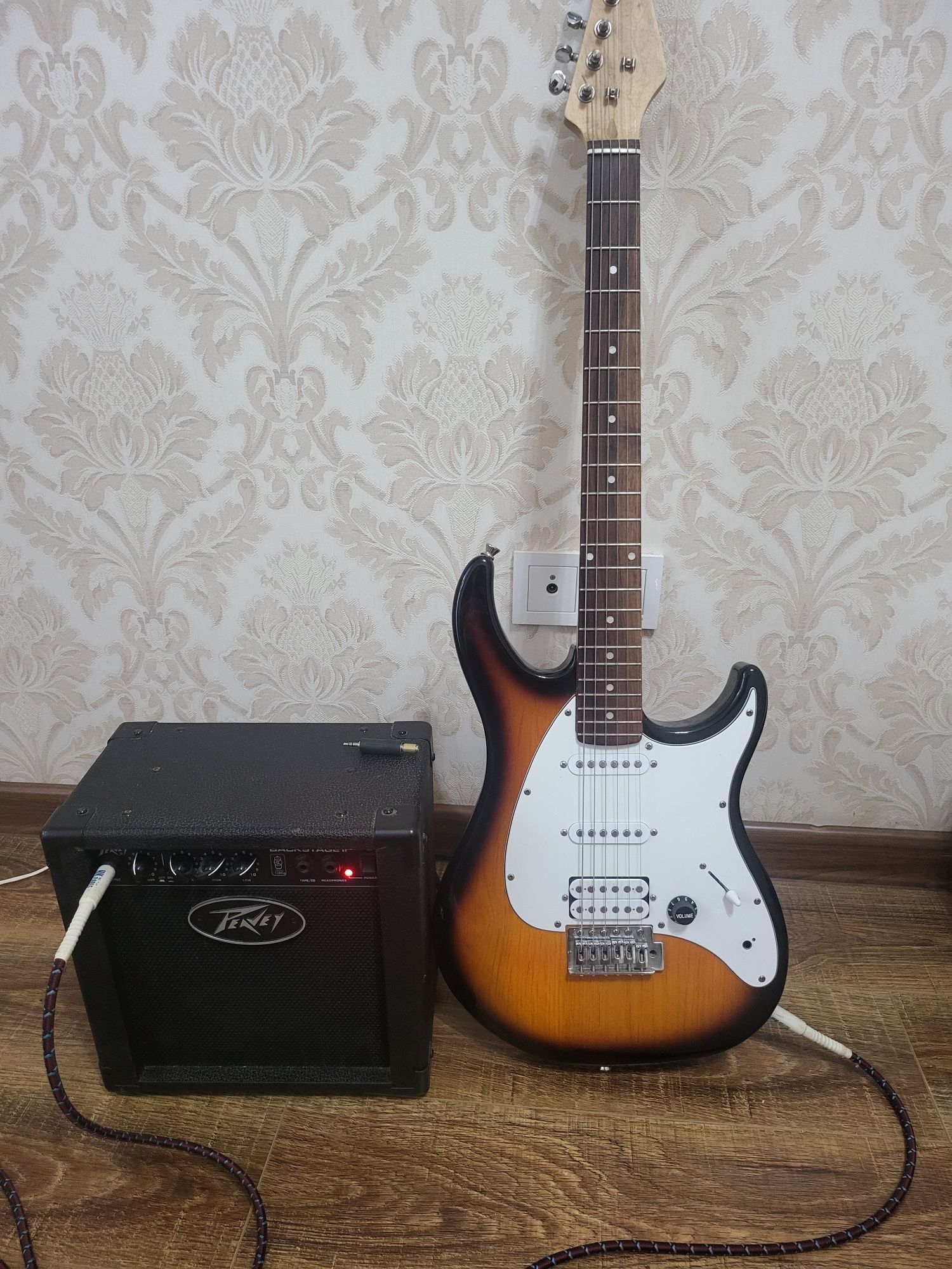 электрогитара Peavey с комбиком 60к