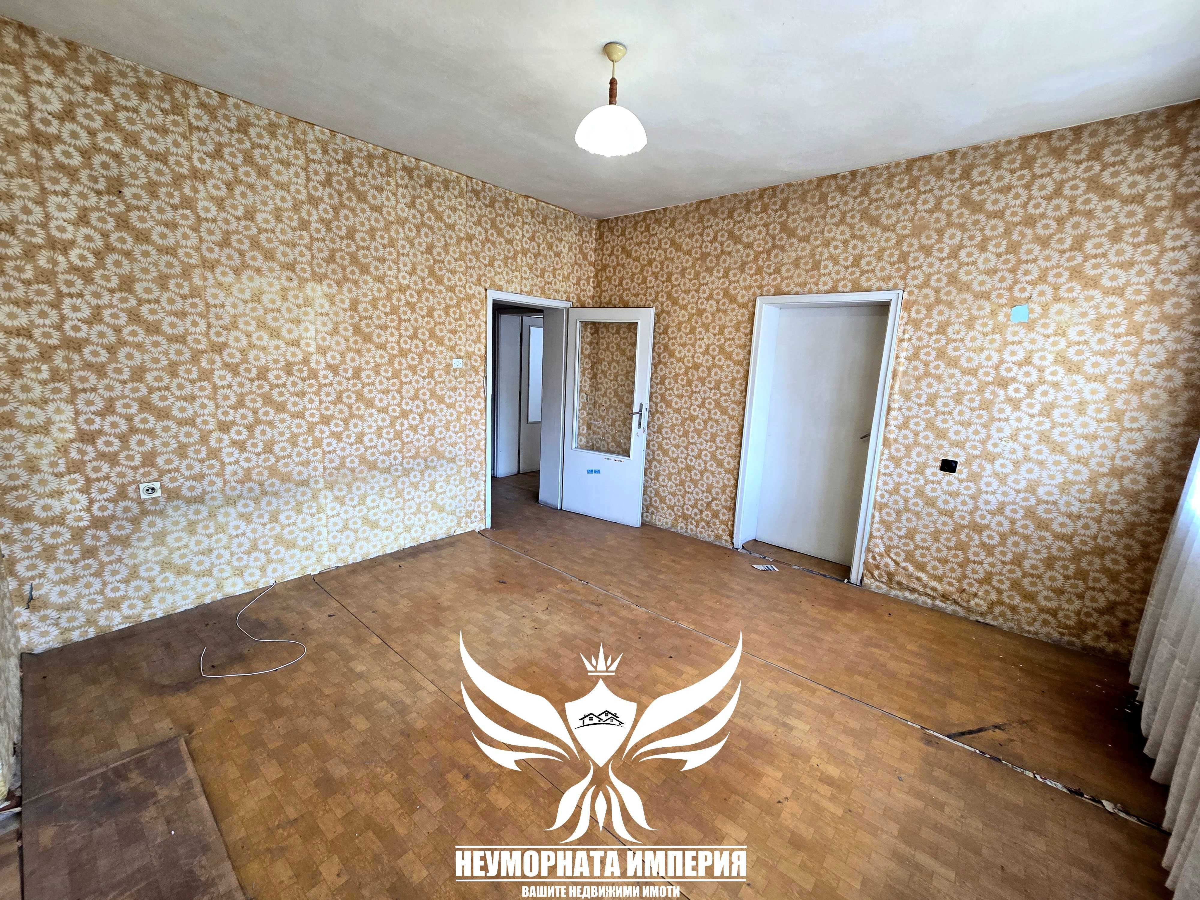 Под наем тристаен необзаведен 120кв. 3 ет гр.Асеновгрд, широк център