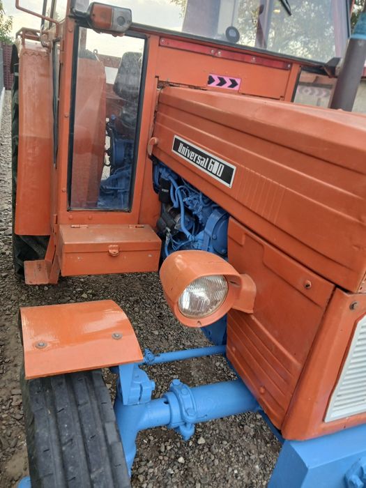 Tractor universal 550 600 640