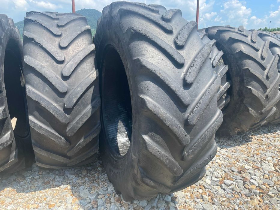 LIVRARE AZI 650/65R42 cauciucuri second hand pt John Deere 8420