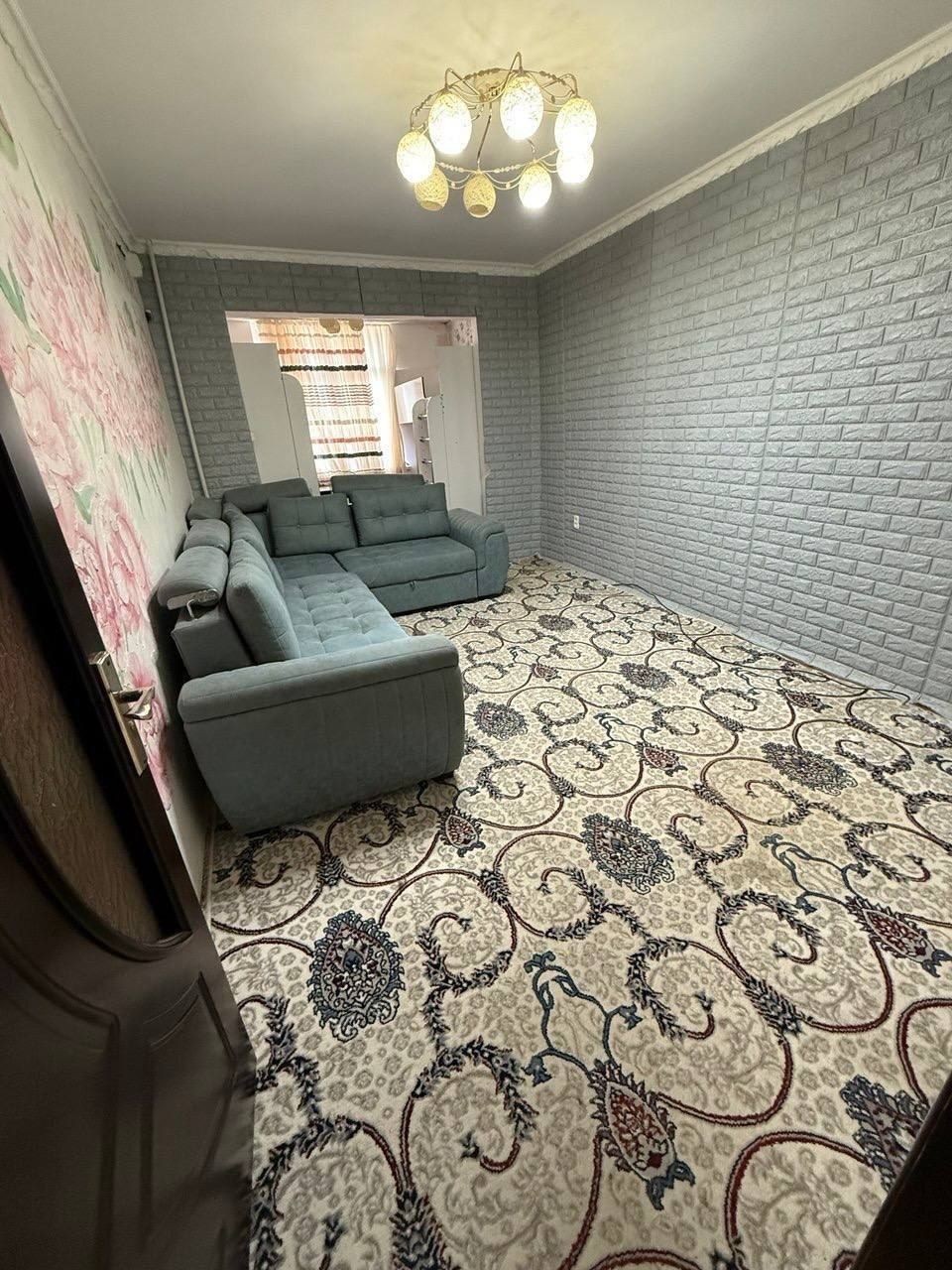 2-xonali 4-qavatda 56m² kvartira sotiladi.
5-qavatli panelniy dom.
Nar