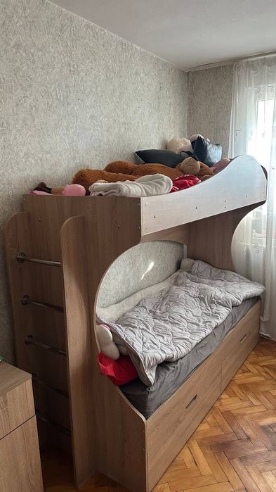 Двуетажно легло с матрак и чекмеджета – отлично запазено, Габрово