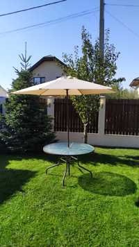Vând masă de grădină cu umbrelă