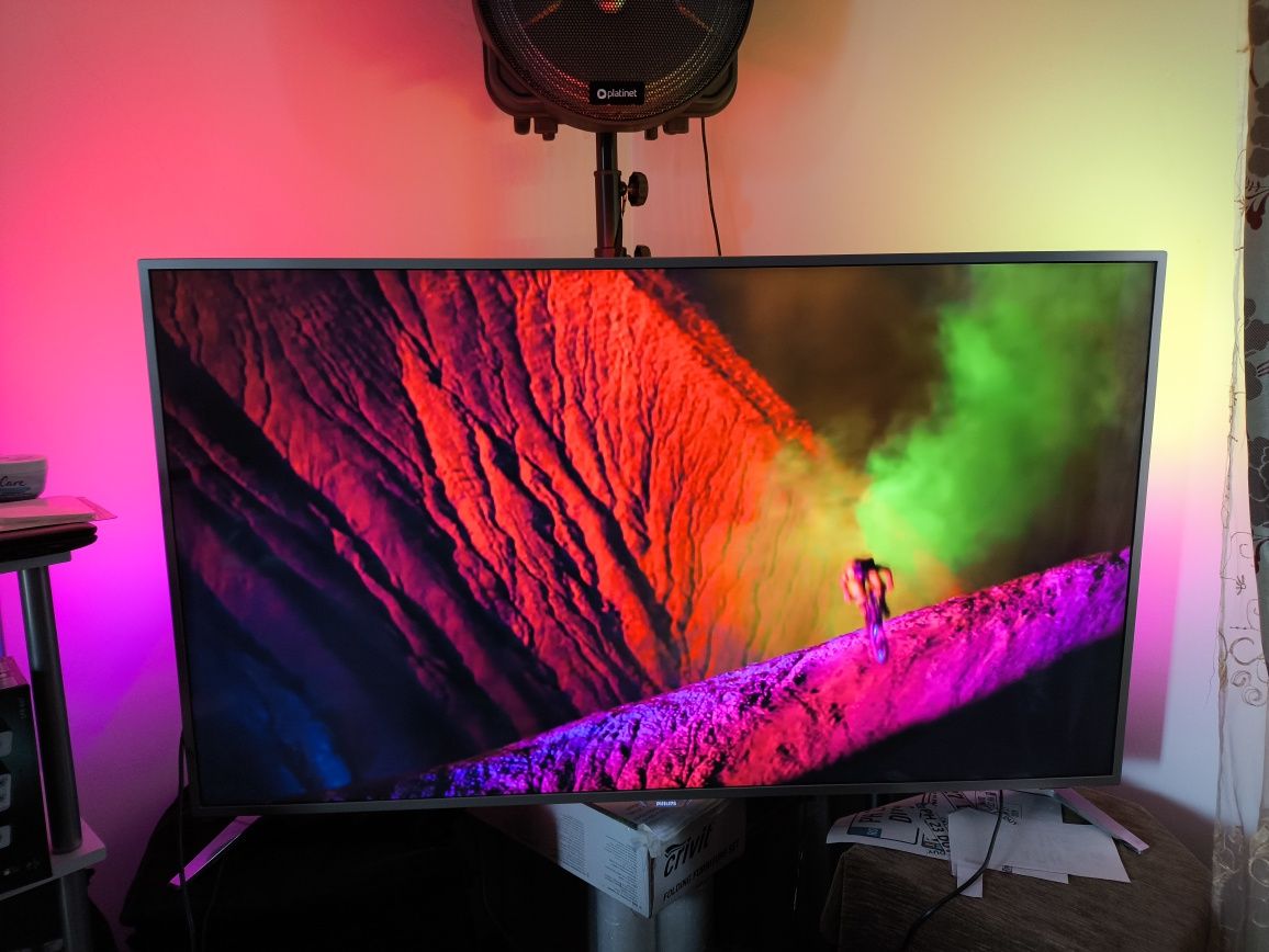 Vând Tv Philips 55PUS6561/12 -4K Ultra HD, Android TV, Ambililght