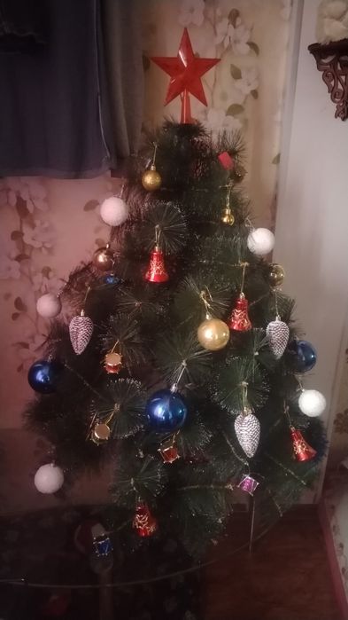 Ёлка высота 1 метор 5000