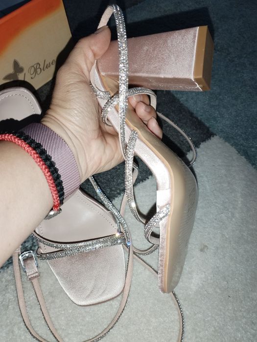 Sandale aurii cu pietricele