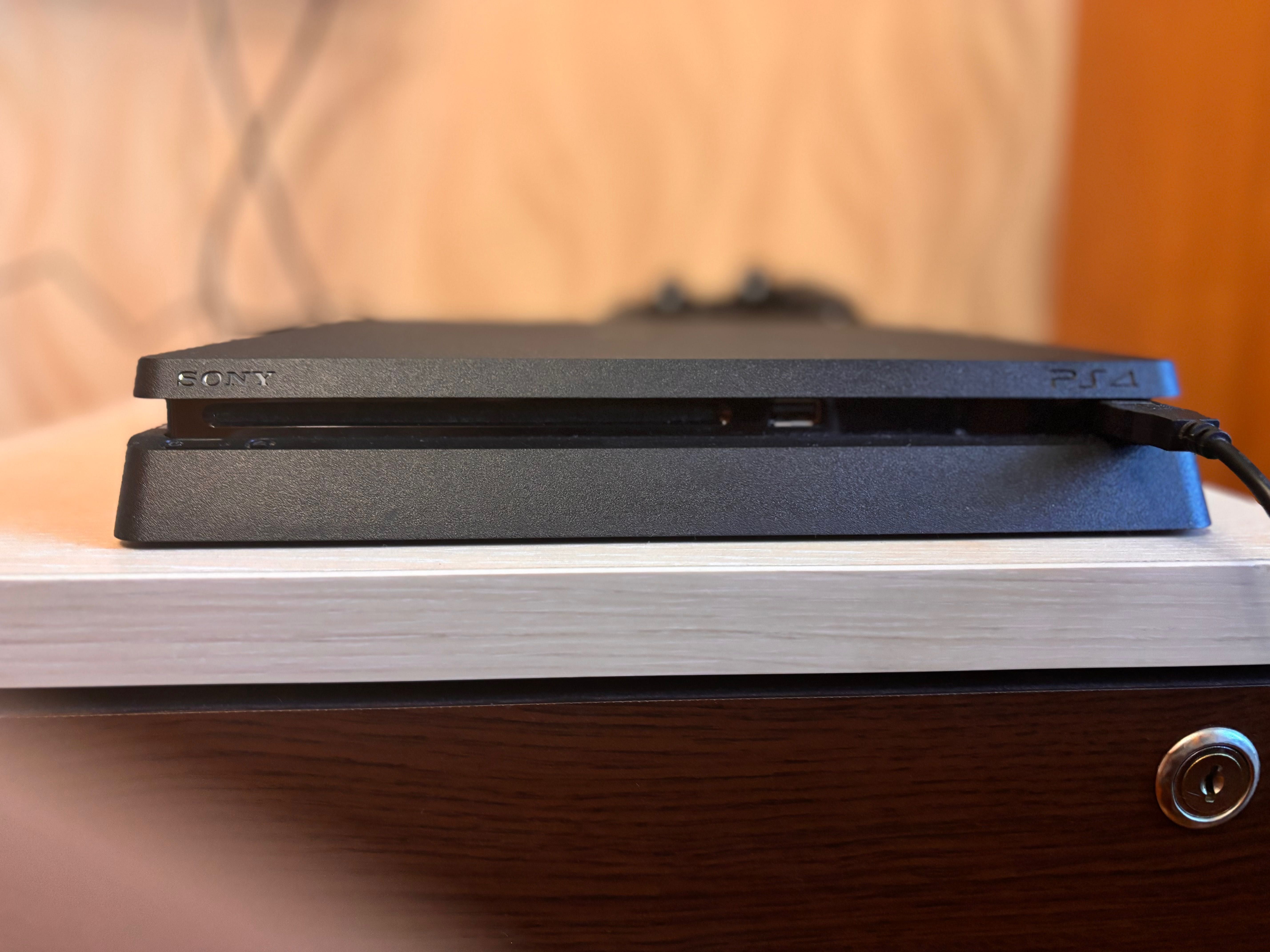 Sony PlayStation 4
