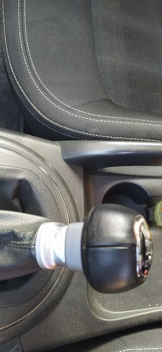 Продавам топка за скоростен лост за Кия kia