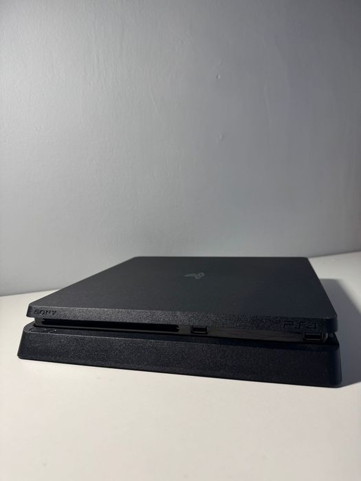 Playstation 4 slim
