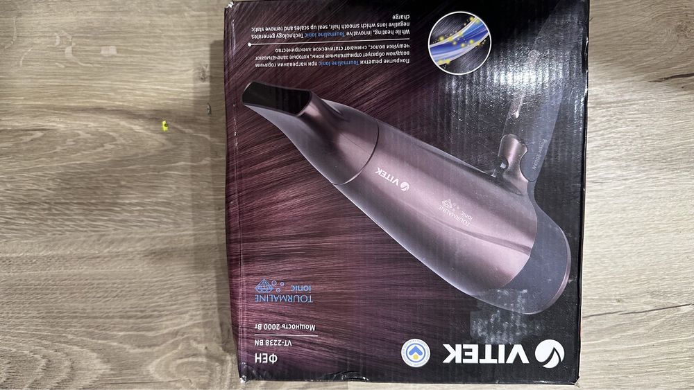 Продам фен Vitek