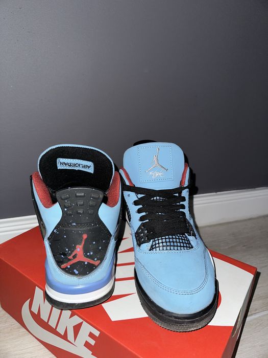 Jordan 4 Travis Scott