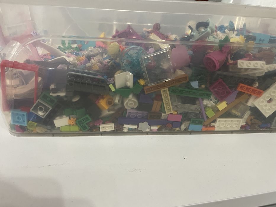 Cutii pline cu lego de fete.Pret negociabil