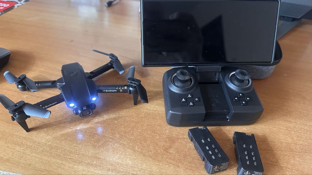 Mini drona pliabila cu  set de 3 acumulatori