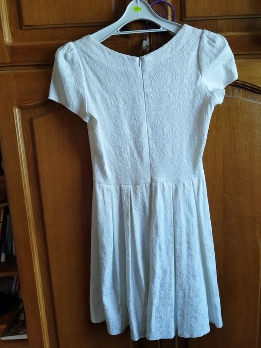 Rochiță albă în stare perfectă