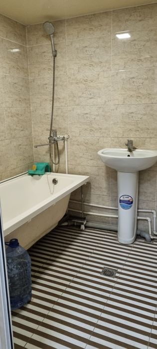 1 xonali kvartira (бывшая общежитие)