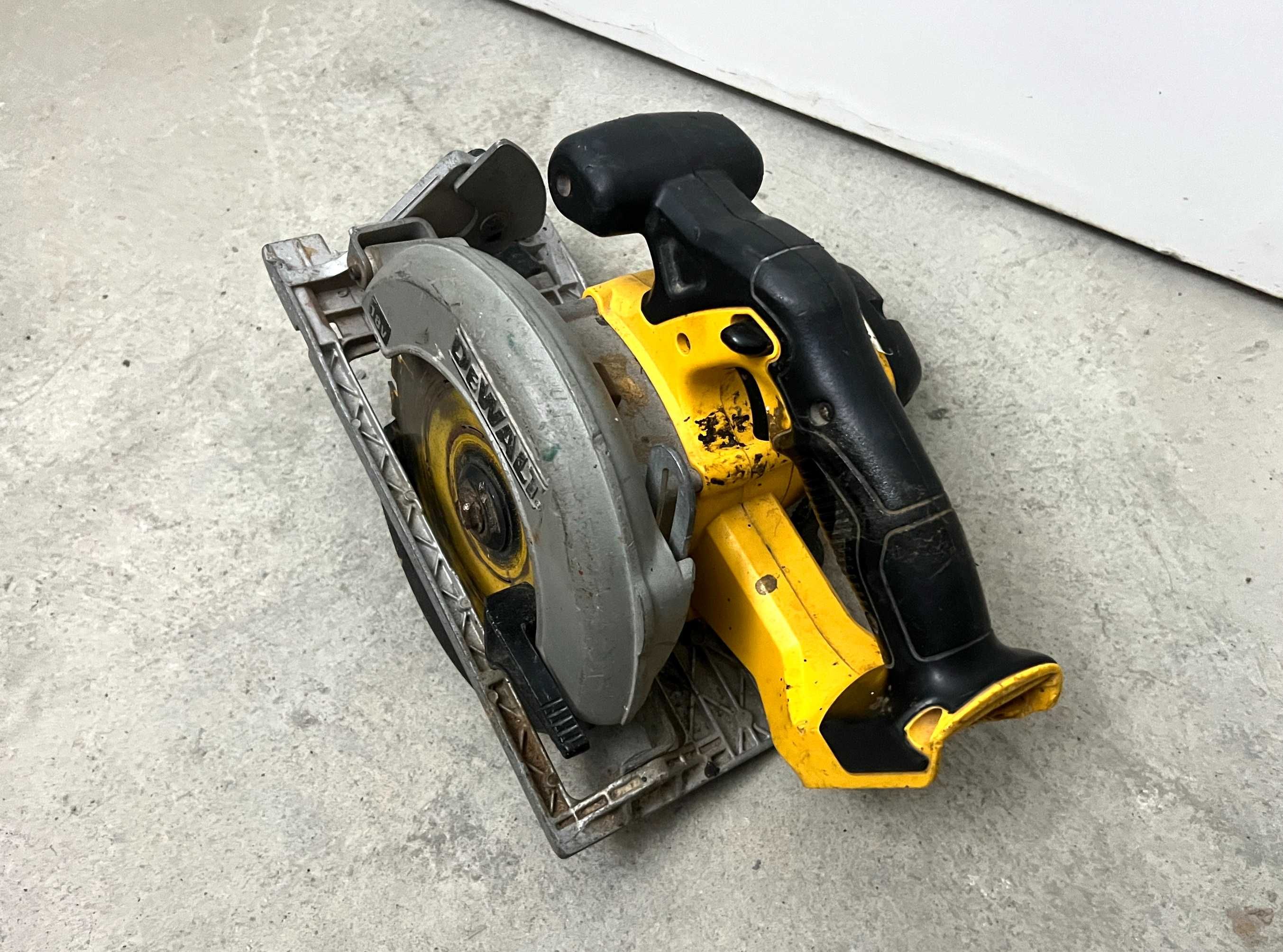 Fierastrau circular manual DEWALT DCS391 - corp