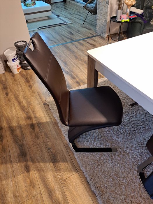 Masa cu scaune, la pret negociabil