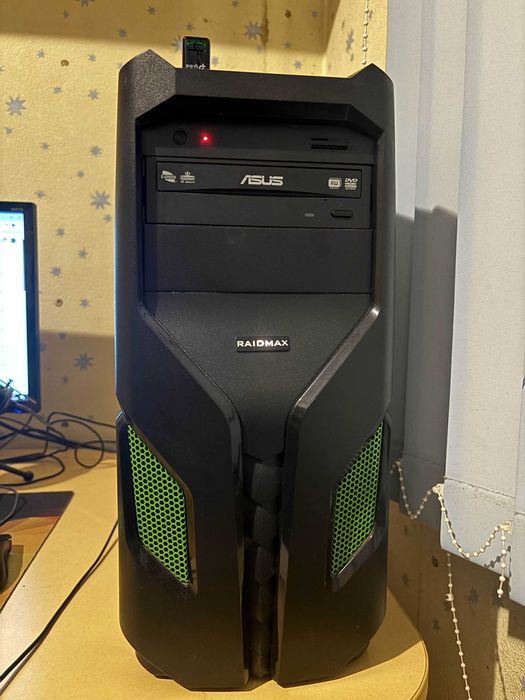 Настолен компютър + монитор