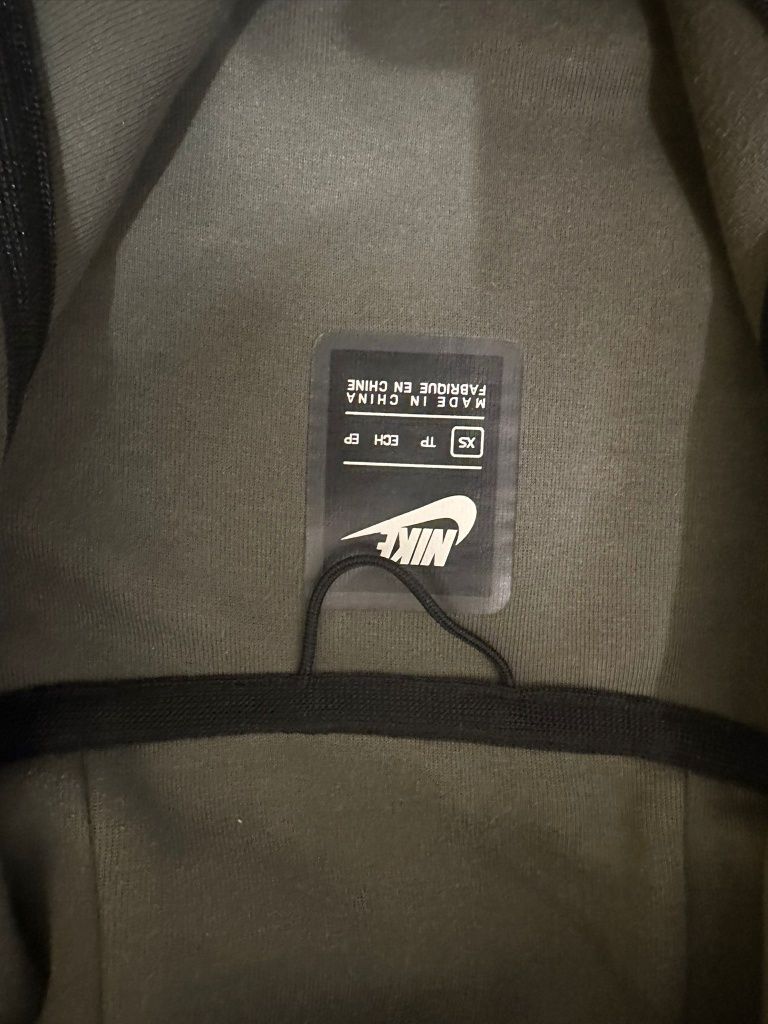 Tech Fleece army green