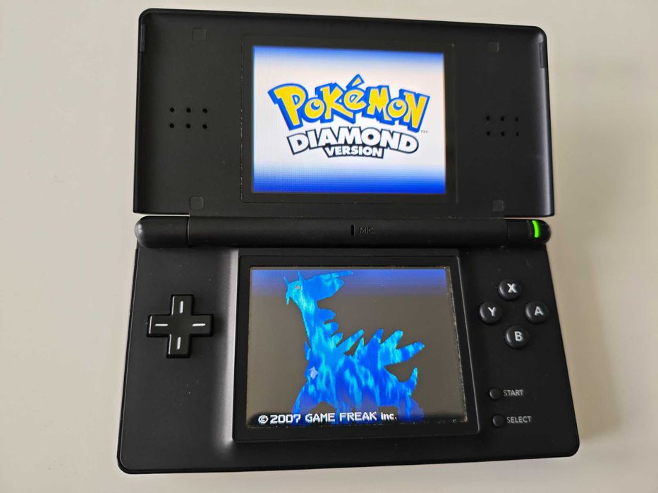 Nintendo DS Lite - качени много игри