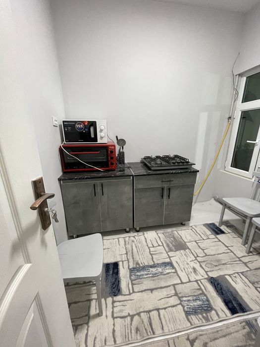 Kvartira BERUNIY metroga yaqin hovli