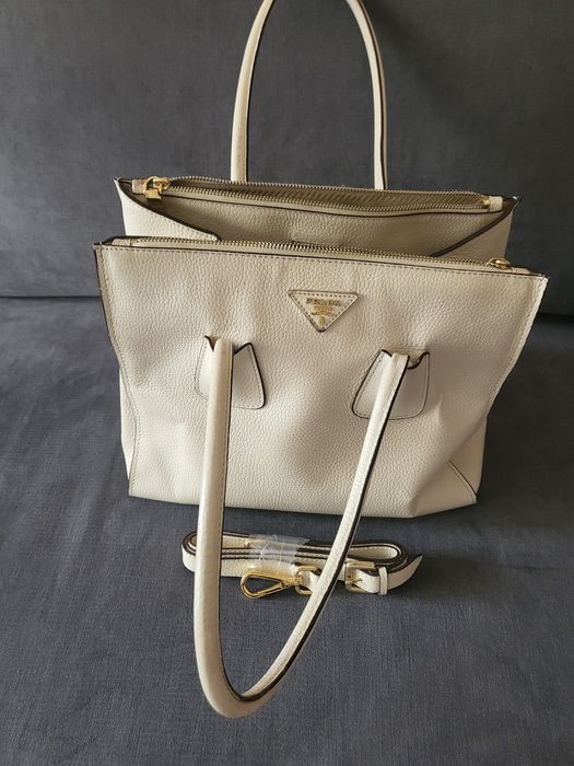 Чанта Prada среден размер